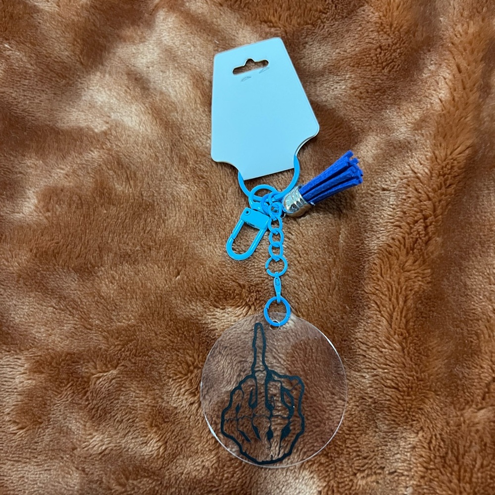 Middle Finger Keychain 💀 - Picture 7 of 8
